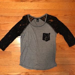 Empyre Shirt with black lace 3/4 sleeves